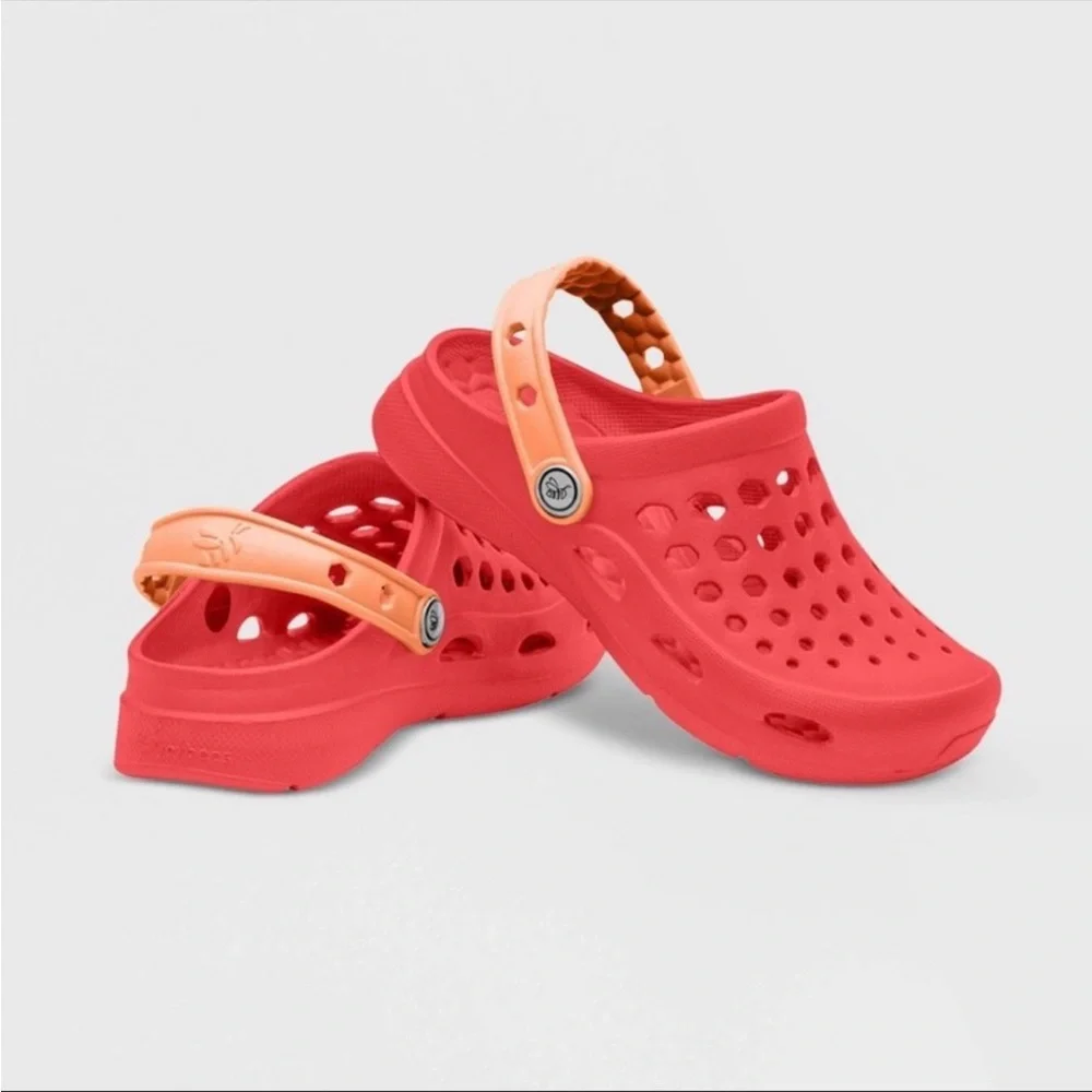 NEW! Water Shoe Clogs Dylan Slip On Pivoting Heel Strap Unisex Coral Kids Size 3